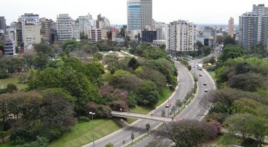 Porto Alegre: Taxistas preferem permanecer estacionados a trafegar em busca de passageiros