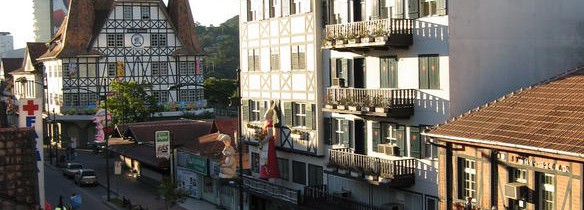 Blumenau (SC): turistas demonstram respeito à Lei Seca e vão de táxi