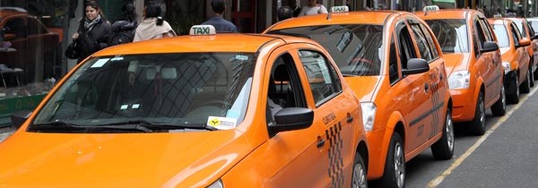 Curitiba (PR): prefeito recebe representantes dos taxistas