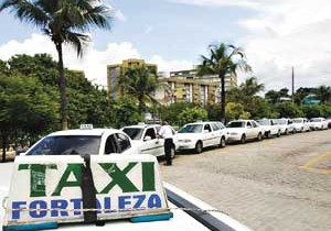 Fortaleza (CE): Taxista bilíngue atrai e fideliza novos clientes